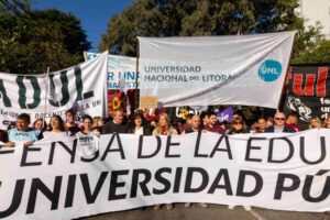 Santa Fe participó en la marcha federal con un firme pedido por un aumento en el presupuesto destinado a las universidades.