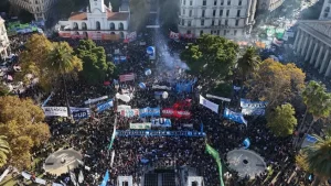 Marcha Universitaria: solicitaron a la Corte Suprema que los respalde y evite que el Gobierno continúe infringiendo la Ley.